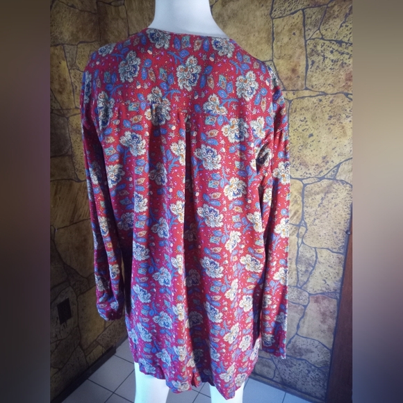 Floral V-Neck Blouse - Red and Blue - Picture 4 of 4